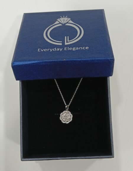 White Cluster Setting Pendant